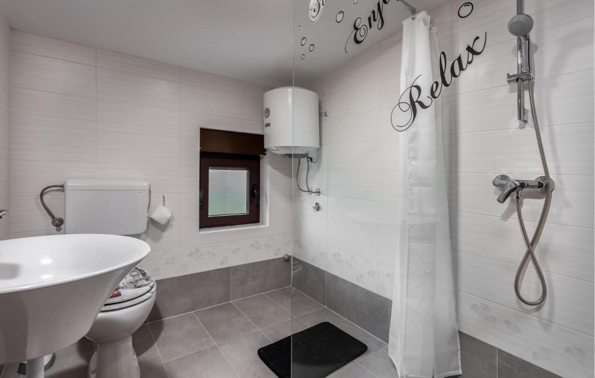 Cozy Apartment In Novi Vinodolski With Kitchen Luaran gambar