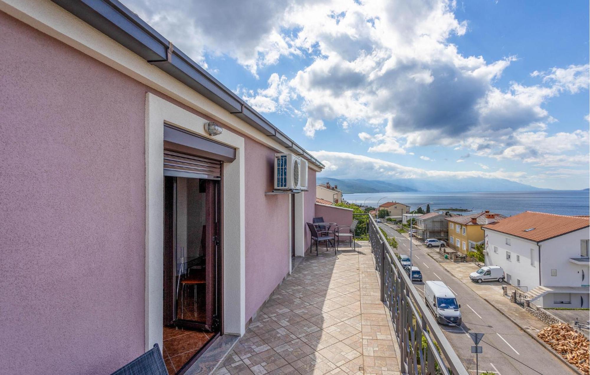 Cozy Apartment In Novi Vinodolski With Kitchen Luaran gambar